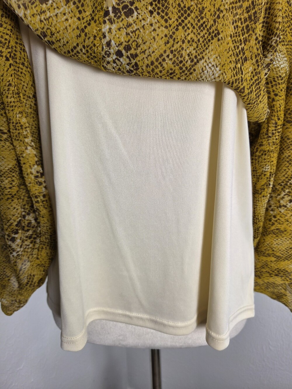 Dana Buchman Mustard Yellow Leopard-Print Blouse - Picture 4 of 10